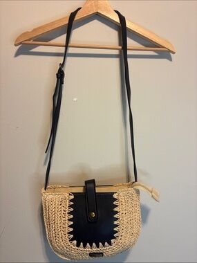 ✨Sun ‘N’ Sand Woven Straw Adjustable Crossbody Bag Purse with Black Trim